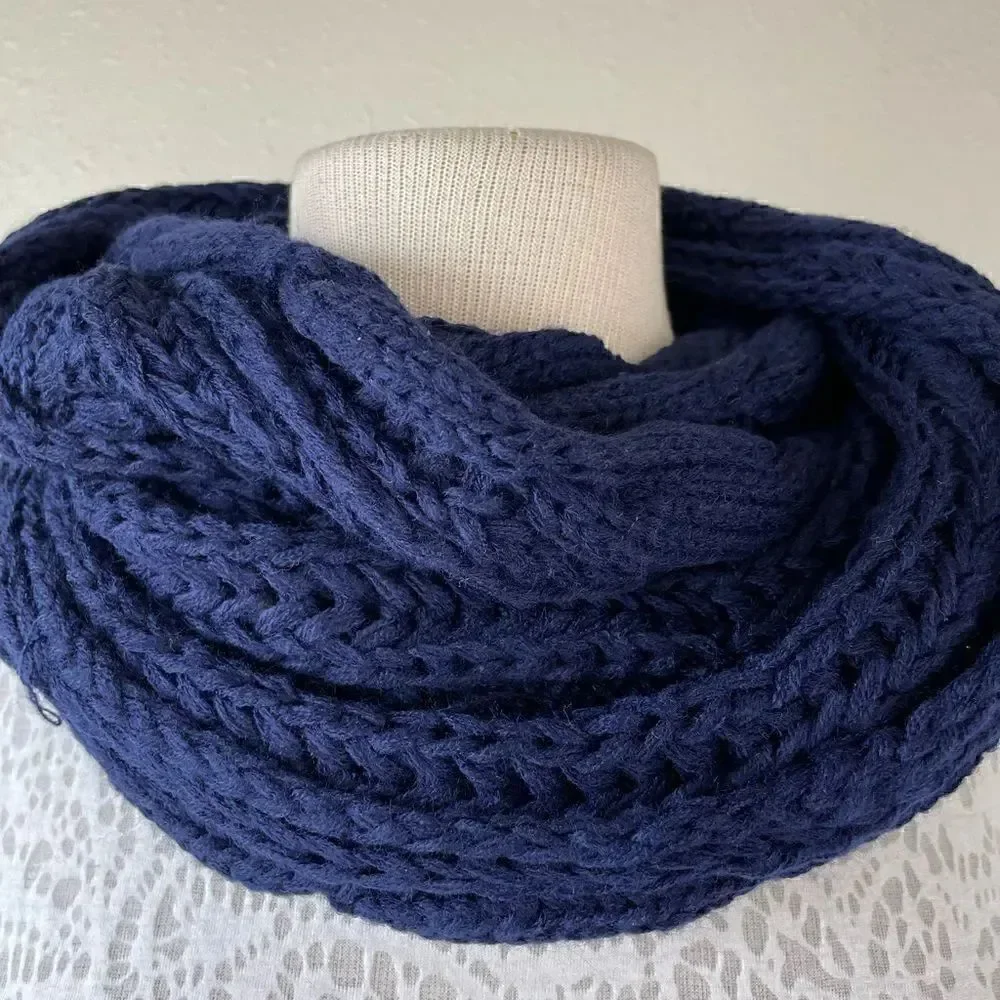 Mortarto Matching Blue Hat and Scarf EUC